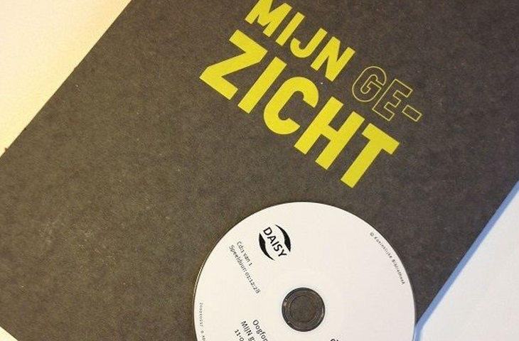 Afbeelding van een grijs boek met gele titel Mijn gezicht en een witte daisy cd