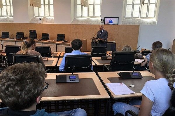 Commissaris van de Koning Han Polman spreekt tijdens het World Schools Academy