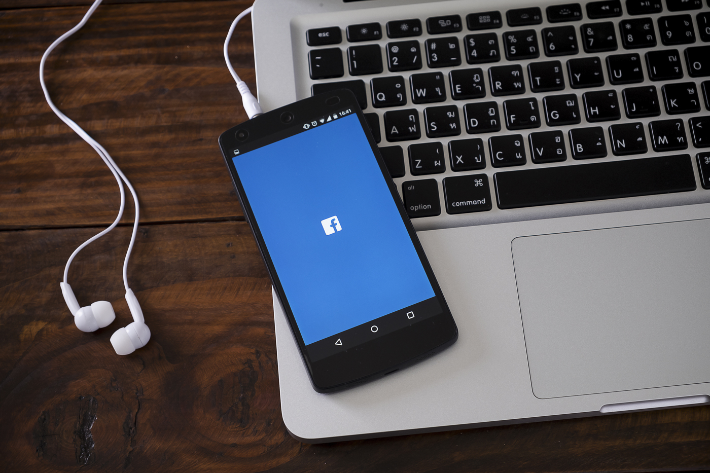How to use Facebook effectively for your online magazines